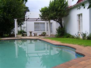 Benoni garden cottage. We regret no pets. Must be fully employed. Would suite si