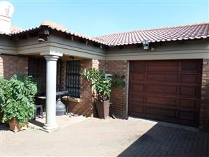 House For Sale in Roodekop