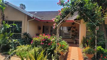 An Ideal Haven for Your Expanding Family/Jou Droomruimte vir Gesinsgroei