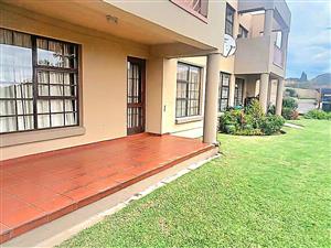 Townhouse For Sale in Helderkruin