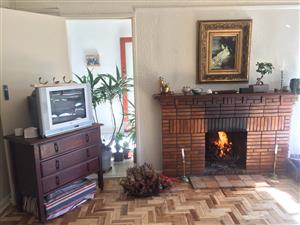 Lovely room in Milnerton, big house with huge garden and fire place