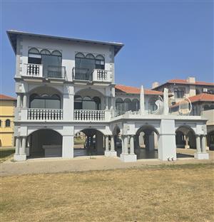 Modern Home with Panoramic Views in Venice Village Hartebeespoort