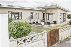 Prime Versatile Property in Central Bredasdorp