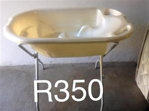 baby bath with stand for sale