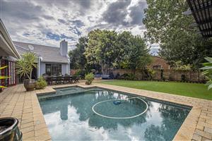 PERFECT FAMILY ENTERTAINERS DREAM!! JUST MOVE IN!!