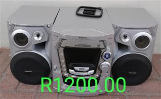 3 CD HiFi Player plus Speakers for Sale in Port Edward