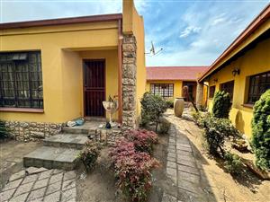 Three bedroom home plus one bedroom flat for sale in Secunda