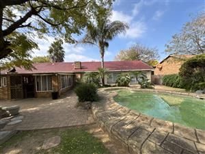 Home + Business Potential in Rynfield – Zoned Business 3!