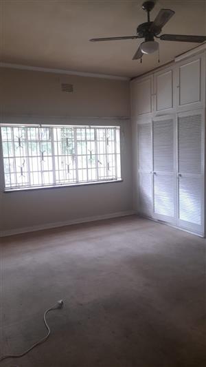 Big bedroom to rent / let in Highlands north