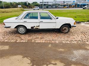 Merc Benz W123 230e auto 