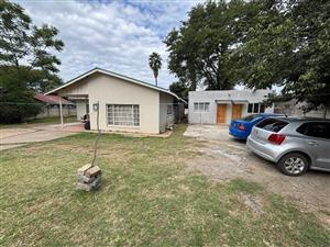 Spacious Stand with Income Potential in Oos Einde