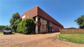 1,800m² WAREHOUSE WITH 5-TON CRANE TO LET IN WALTLOO