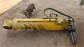 2 x Hydraulic Cylinder