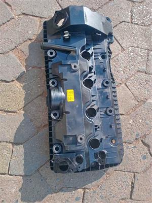 Bmw E 60  cylinder  top cover