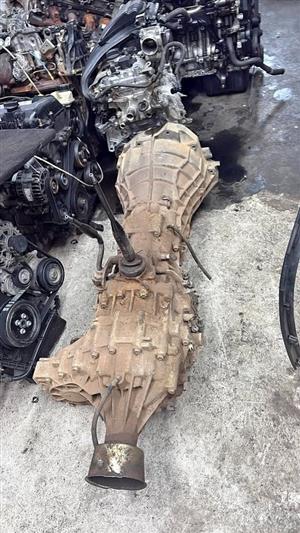 Nissan np300 yd25 4x4 gearbox