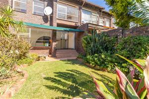 Townhouse For Sale in Fairland