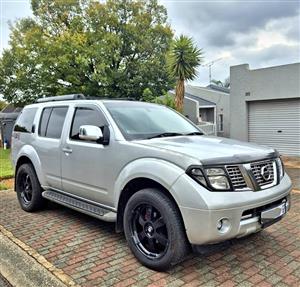NISSAN PATHFINDER 4X4 AUTOMATIC