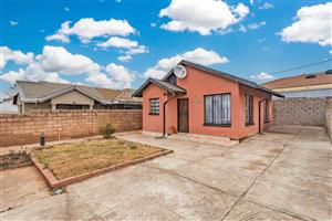 2 Bedroom House For Sale in Protea Glen Ext 12