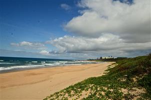 BEACH HOUSES AND APARTMENTS STILL AVAIL FOR SEPTEMBER AND DECEMBER NORTH AND SOUTH COAST OF KZN  