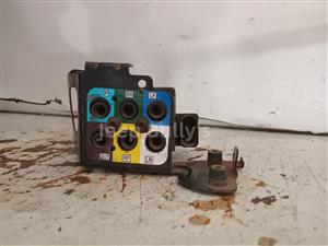 Second Hand Air Suspension Valve For (WK2) Jeep Grand Cherokee 