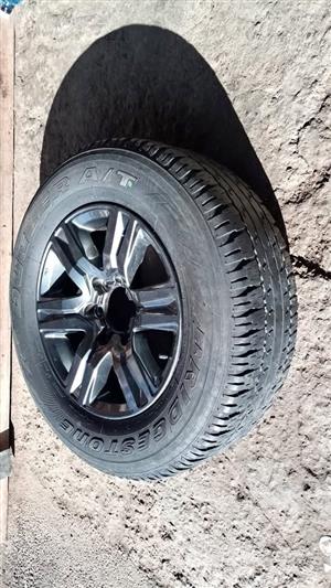 17inch Toyota Hilux/Fortuner original black mag wit used 265/65/17 tyre to use for spare.