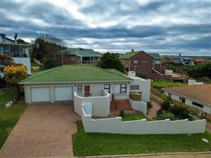 House For Sale in Still Bay West