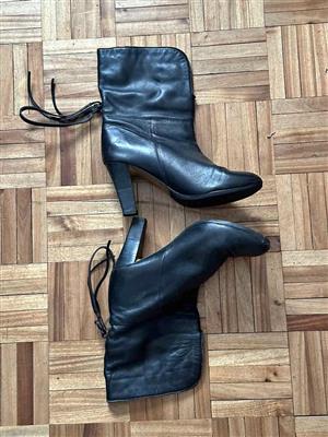Womans Black Leather boots