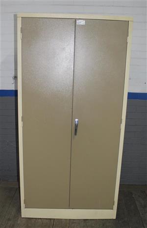 WHITE AND BROWN STEEL FILING CABINET S065564F