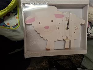BABY ROOM:Lamb clock