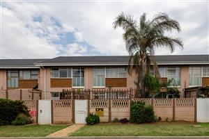 Townhouse For Sale in Brackenhurst