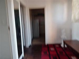  Spacious 1 Bedroom Apartment to Let in Rosettenville, Johannesburg