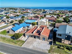 Charming Home with an Open, Warm Flow
