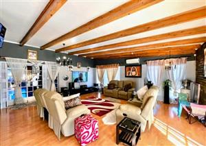 House For Sale in Oakdene