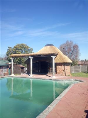 Lapa and Thatch roofing