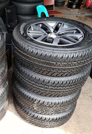18inch Toyota Hilux/Fortuner original mags with brand new 265/60/18 Dunlop Grandtrek A/T set 