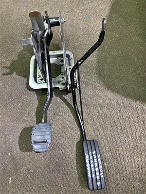 Nissan Np200  brake pedals 