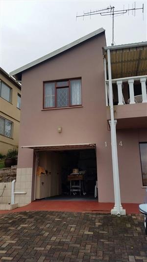 Townhouse For Sale in Hibberdene