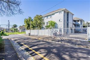 Flat Share - One Bedroom Available in a Three Bedroom Apartment