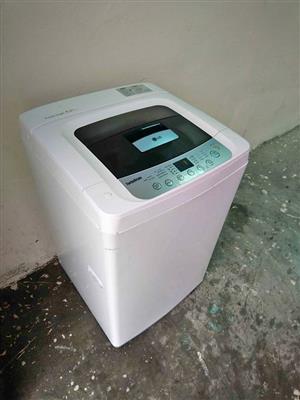 LG 8.2 KG IMMACULATE CONDITION WORKING PERFECTLY ALL PIPES INCLUDED DELIVERY AVAILABLE