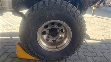 33" BFGoodrich Tyres & Mags