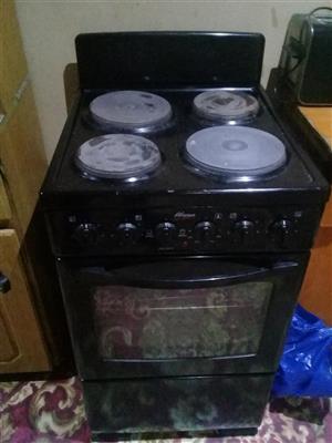 Four plate univa stove for sale in good working condition hardly used 
