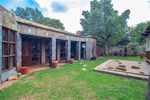 House For Sale in Clubview