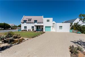 Six Bedroom House for sale