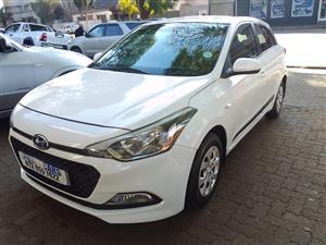 2017 HYUNDAI i20 1.2Motion manual white color Full service history  58000KM 