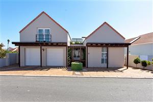 Admiral Island living