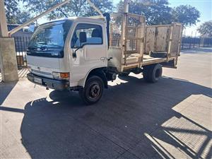 2003 Nissan UD 40