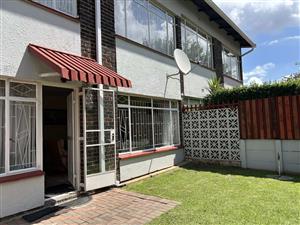 Townhouse For Sale in Farrarmere