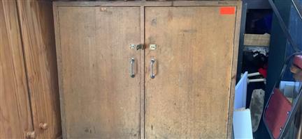 Kitchen cabinet 