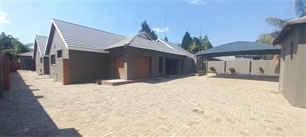  Residential Properties - HousesVersatile Luxury Home