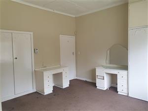 Bedroom to let / rent in Highlands North